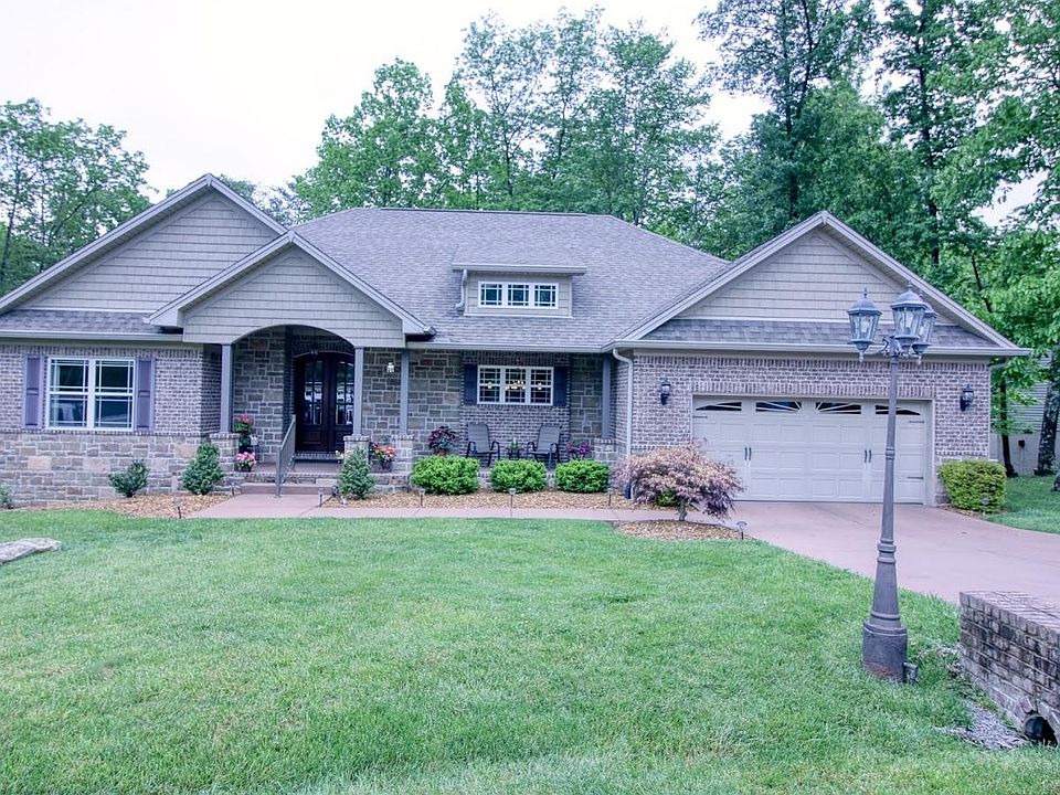 1st image of 136 Trentwood Dr