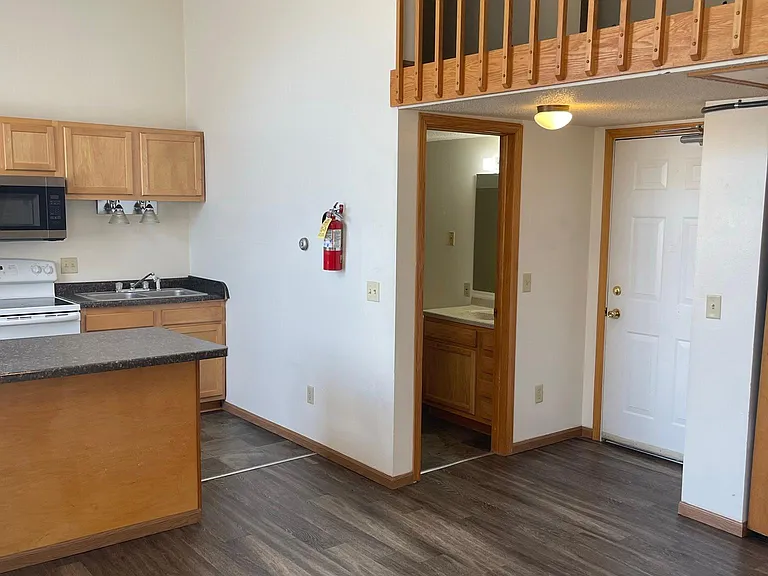 332 E Washington St #3 — Photo 3