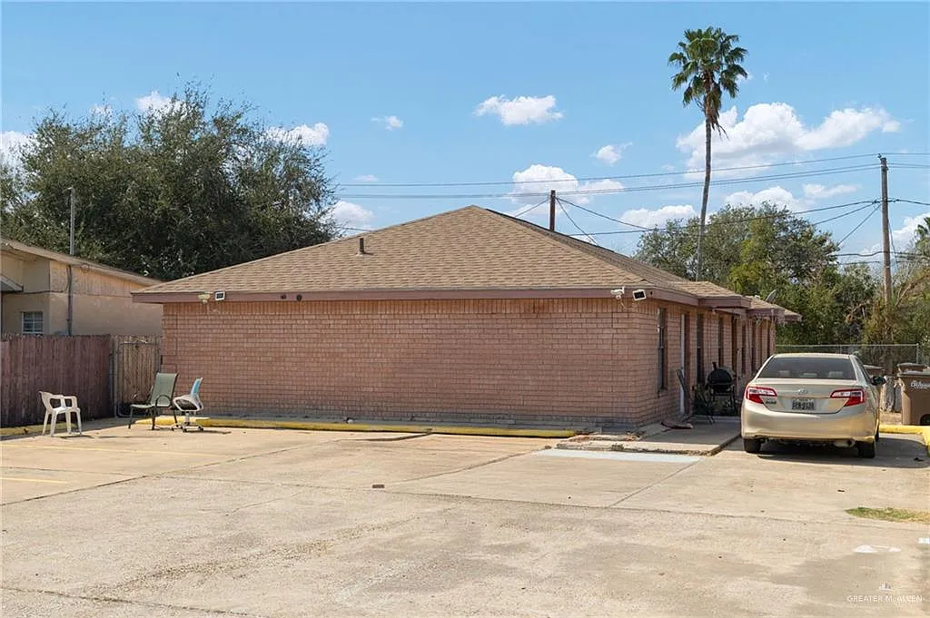 2 bed, 1.0 bath, 2190 sqft, $850 — Photo 1