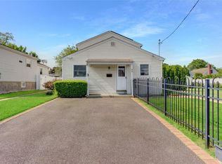 77 Ontario Ave, Massapequa, NY 11758