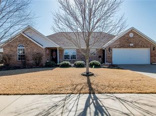 709 Carter Ct, Siloam Springs, AR 72761