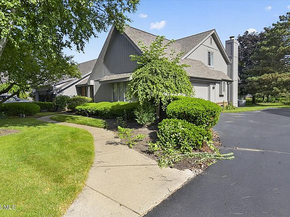 5th image of 6820 Carrietowne Ln #6820