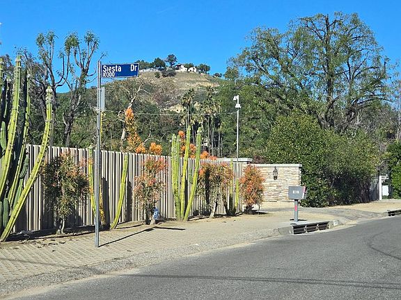 4th image of 9853 Wheatland Ave