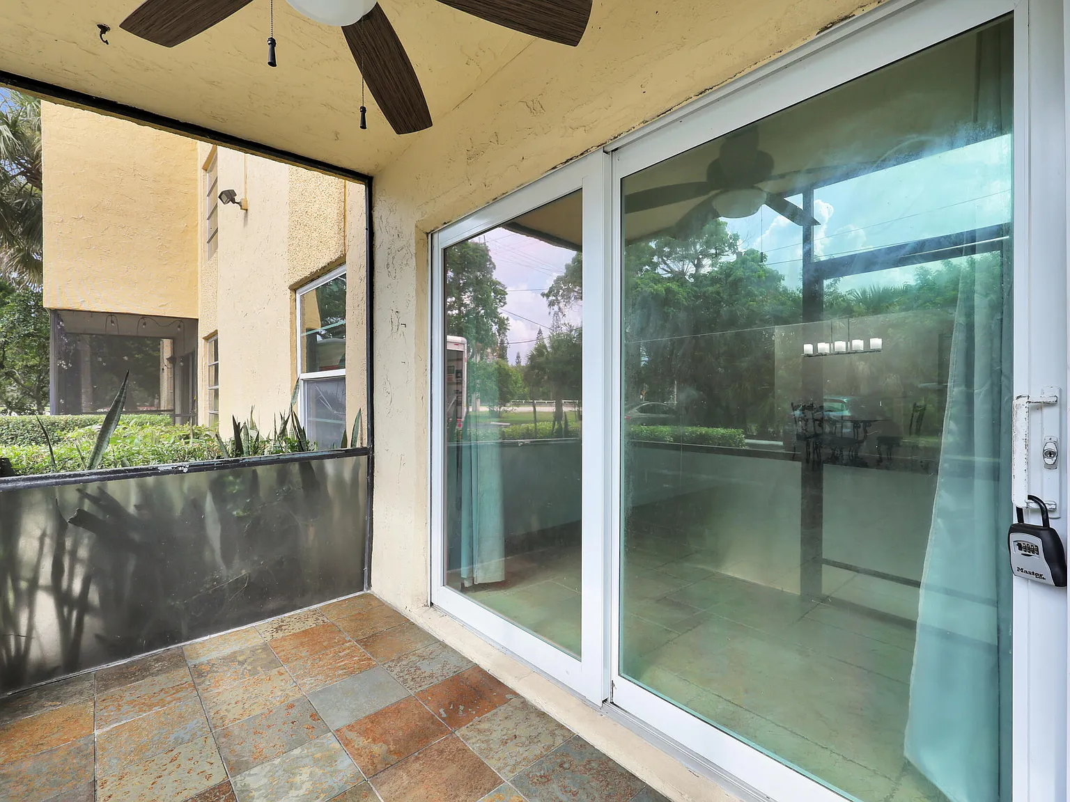 2 bed, 2.0 bath, 936 sqft, $2,100 — Photo 4