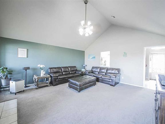 3rd image of 814 E Park Pl