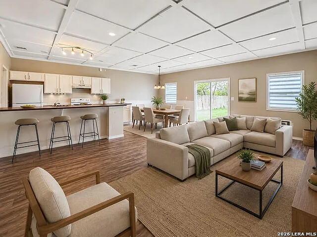 3 bed, 2.0 bath, 1269 sqft, $1,640 — Photo 4