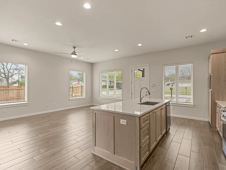624 N Cedar Ave — Photo 9