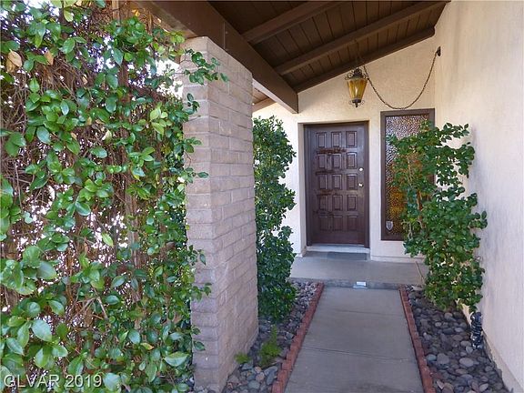 5th image of 312 N Torrey Pines Dr