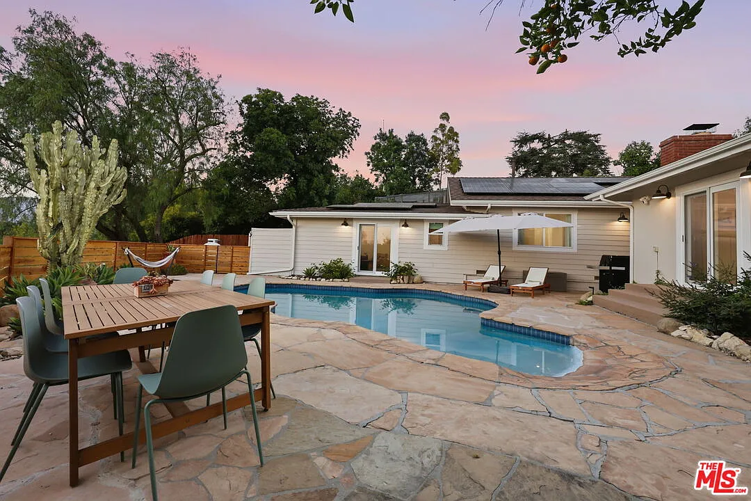 5 bed, 3.0 bath, 2456 sqft, $10,000 — Photo 2