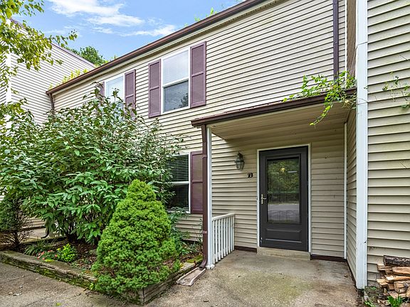4th image of 921 Kingsbury Dr APT B