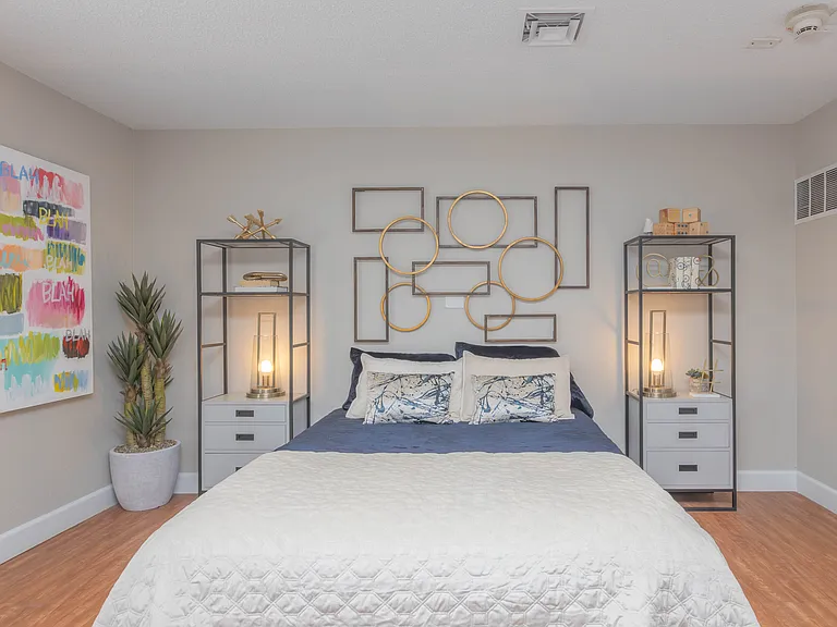 2551 S Loop 289 #1022 — Photo 5