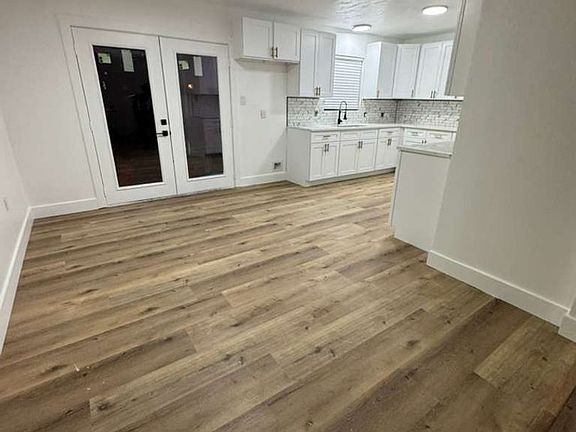 2nd image of 2705 Tanglewood St