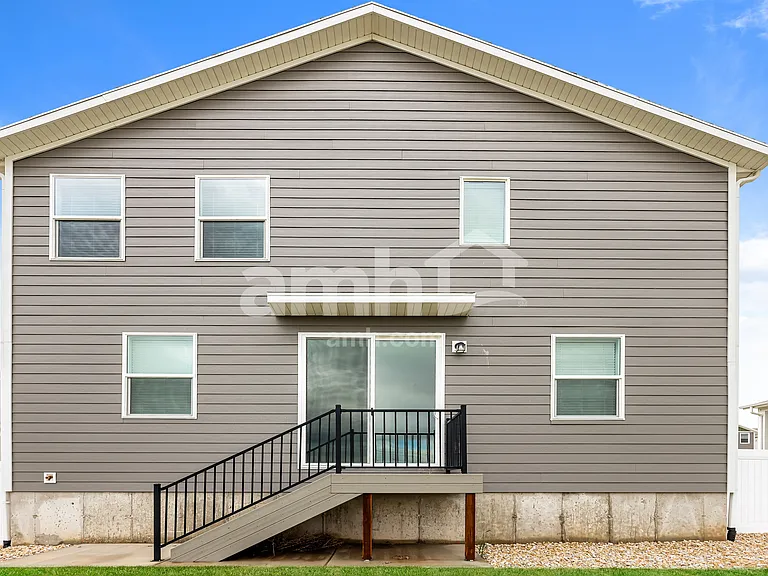 1322 W Mahogany St — Photo 22
