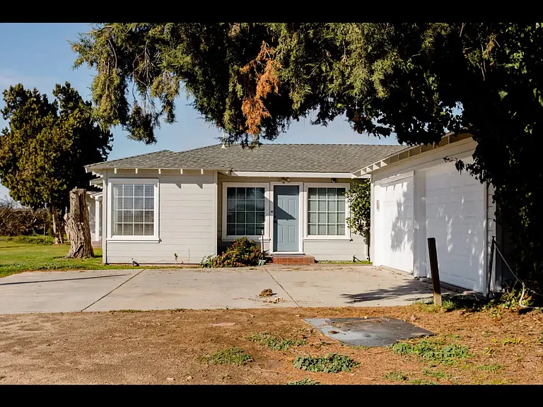 12256 Sante Fe Ave — Photo 16