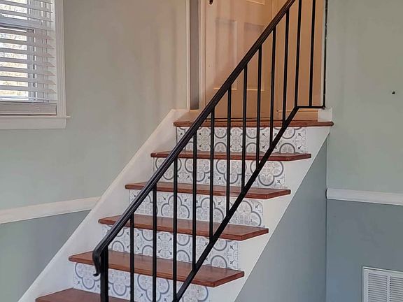 2nd image of 3806 Amsbury Rd