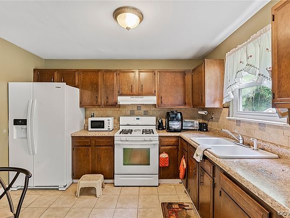4th image of 2100 Bromby St