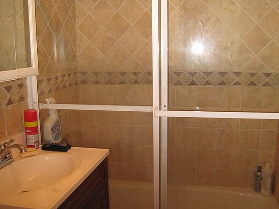 4th image of 222 Bay St APT 1