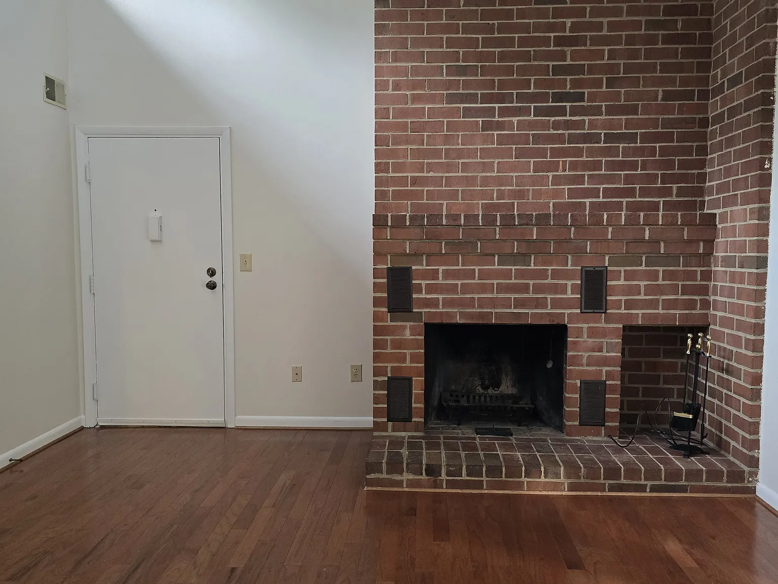 2 bed, 1120 sqft, $1,645 — Photo 2
