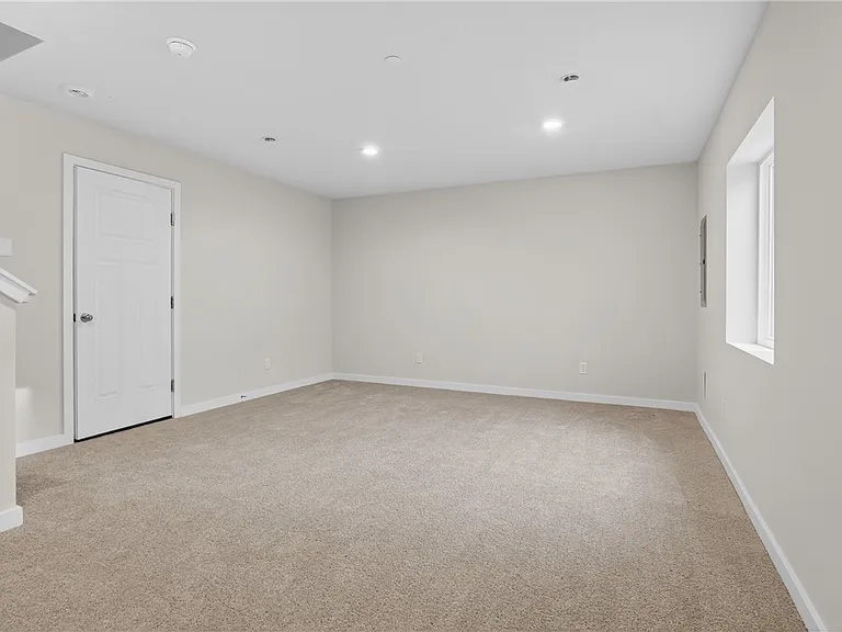 704 Olivia St — Photo 31