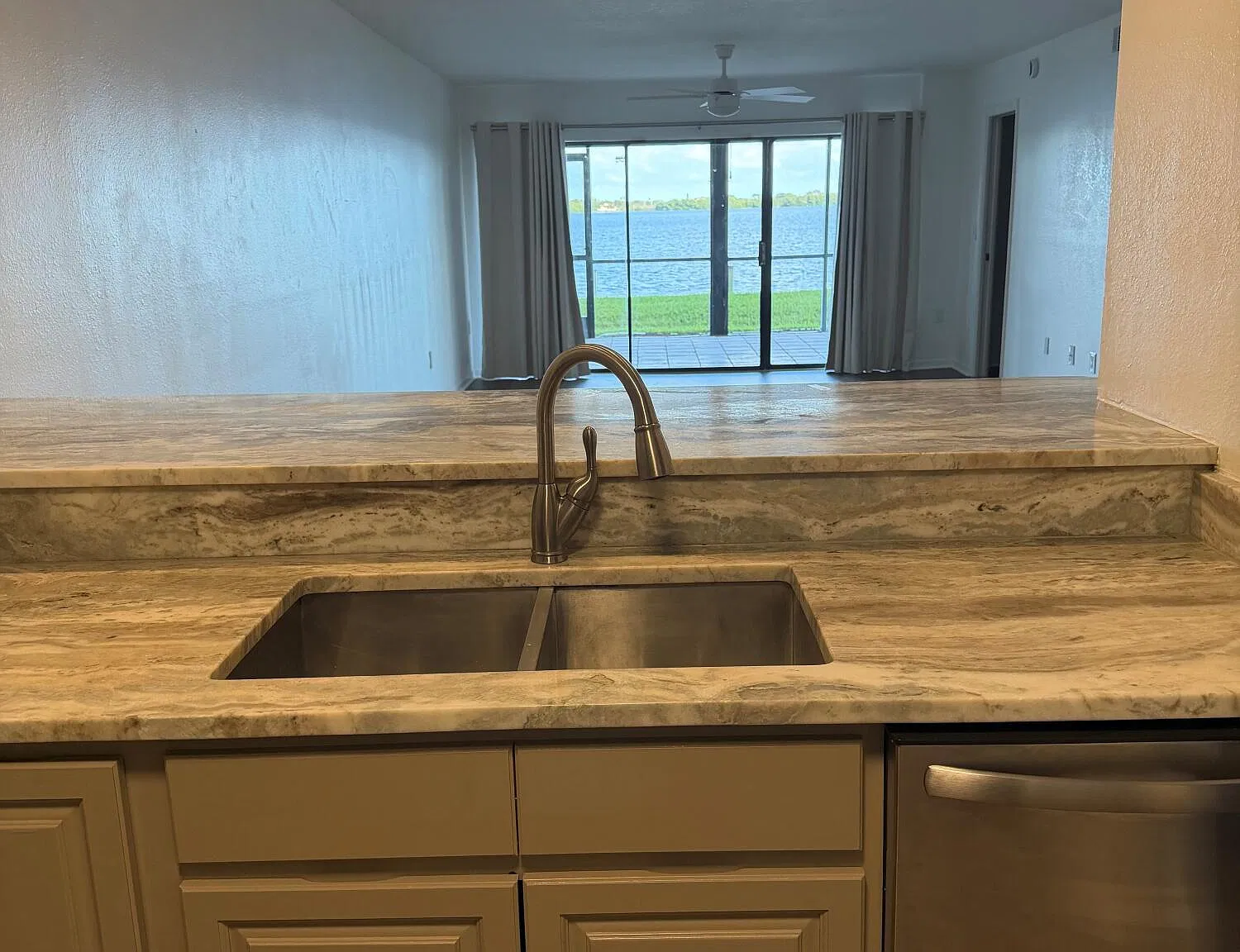 2 bed, 2.0 bath, 1269 sqft, $2,400 — Photo 4