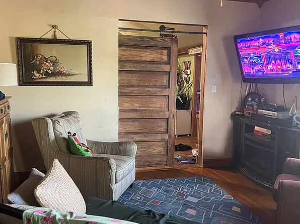 121 Elm St, Bethel, MO 63434