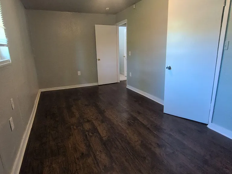 2092 Benedict Rd — Photo 6