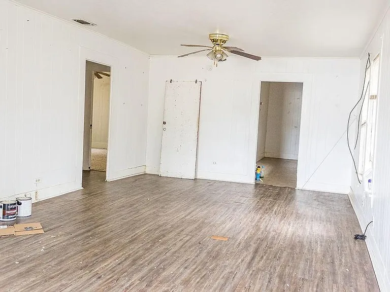 423 Elm St — Photo 1