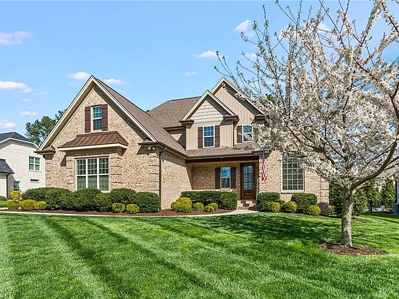 4th image of 386 Wentworth Dr