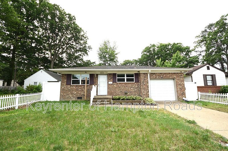 1st image of 823 Brentwood Dr