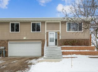 547 Ravoux Rd, Chaska, MN 55318