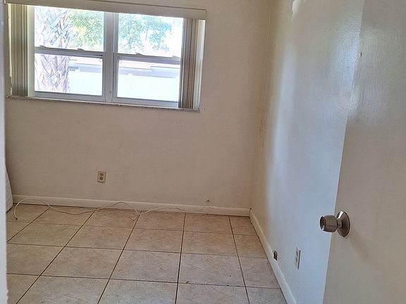3rd image of 77 Overbrook Blvd APT 2