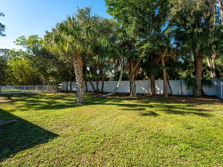 2301 Kalin Ln — Photo 34
