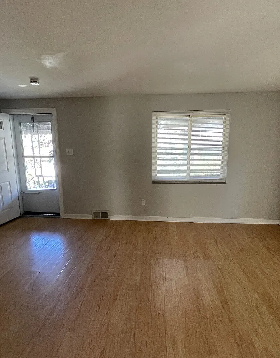 3 bed, 1.5 bath, $1,500 — Photo 3