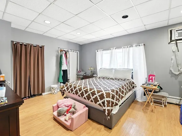 163 Lincoln Street image 16 of 27