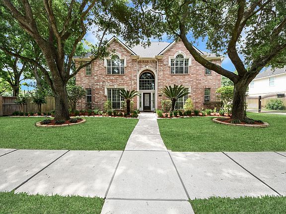 2nd image of 22511 Crescent Cove Ct