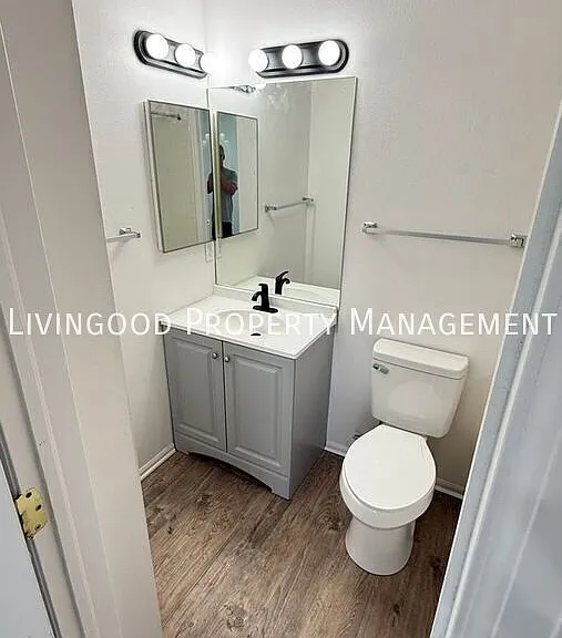 323 E Missouri Ave — Photo 5