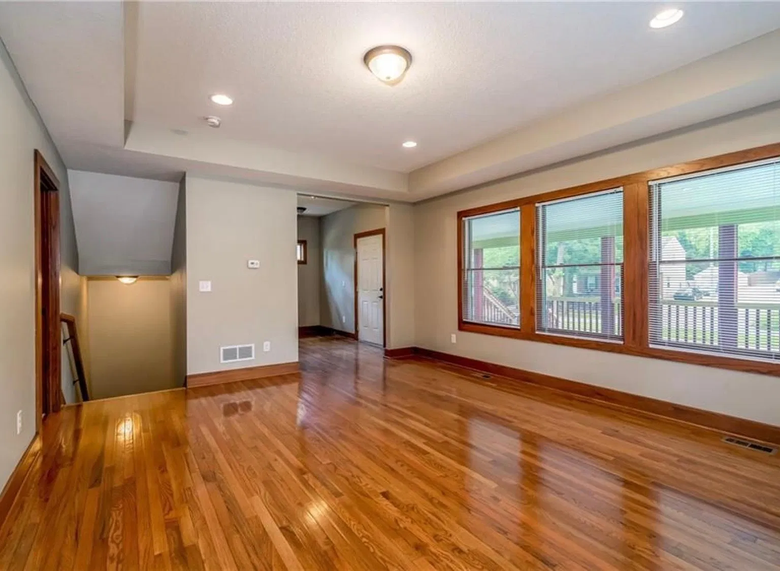 3132 Kingman Blvd — Photo 3