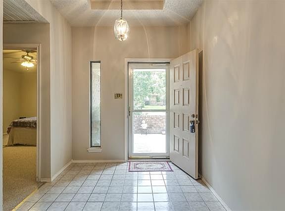 3rd image of 100 Shady Oaks Dr