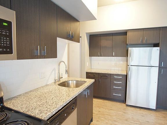 4th image of 411 SE 14th Ave APT 104