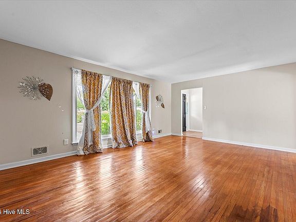 5th image of 1602 Wildwood Drive
