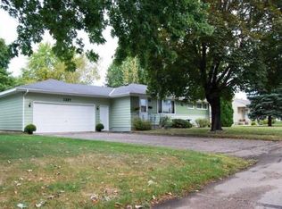 1227 Valley St, Chaska, MN 55318