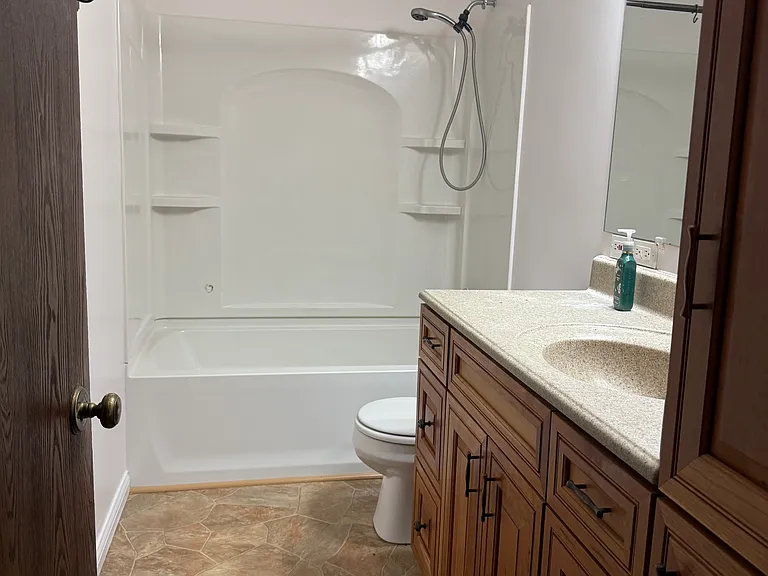 455 Glenview Ct — Photo 4