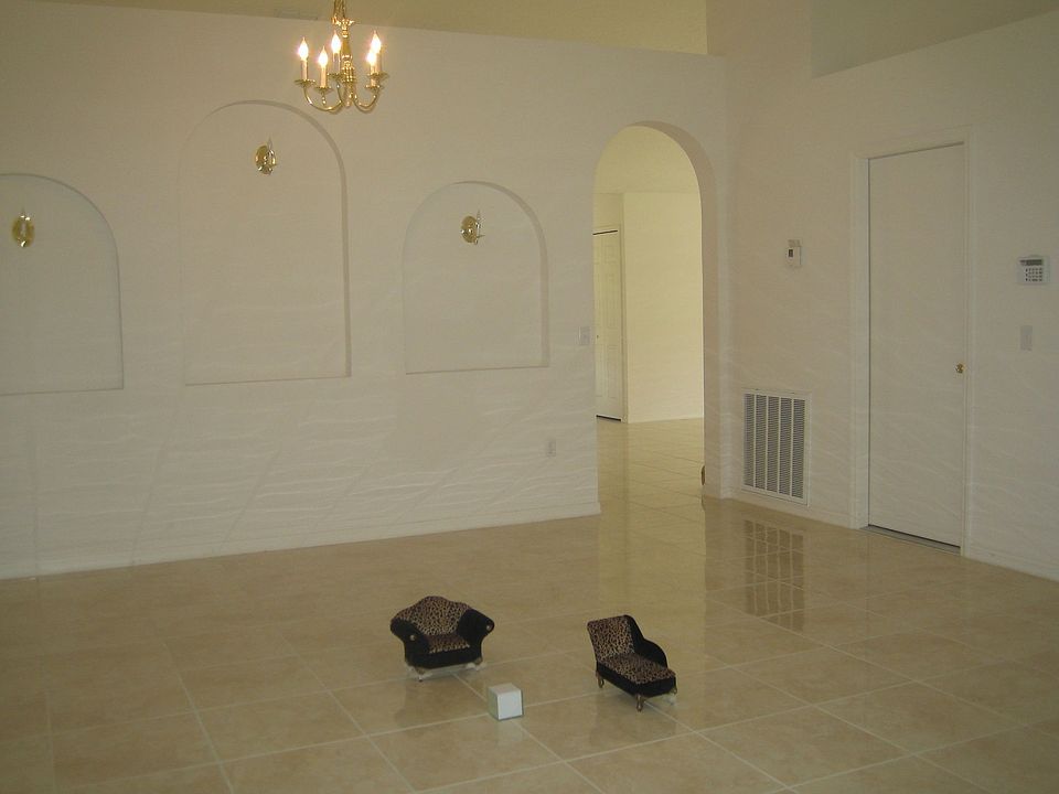 Ceramic tiles floor