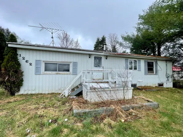 1262 E Monroe St, White Cloud, MI 49349