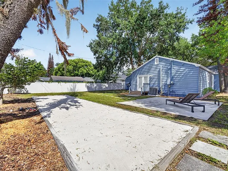 800 W Smith St — Photo 39