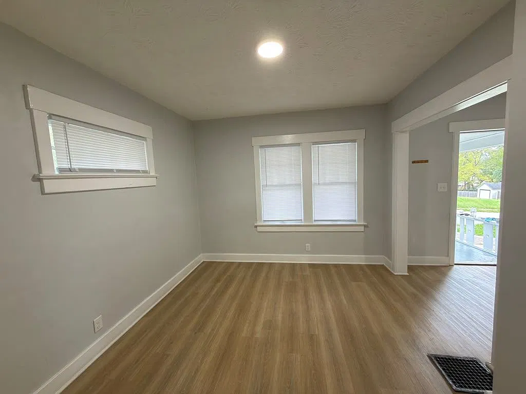 2 bed, 1.0 bath, 974 sqft, $1,200 — Photo 3