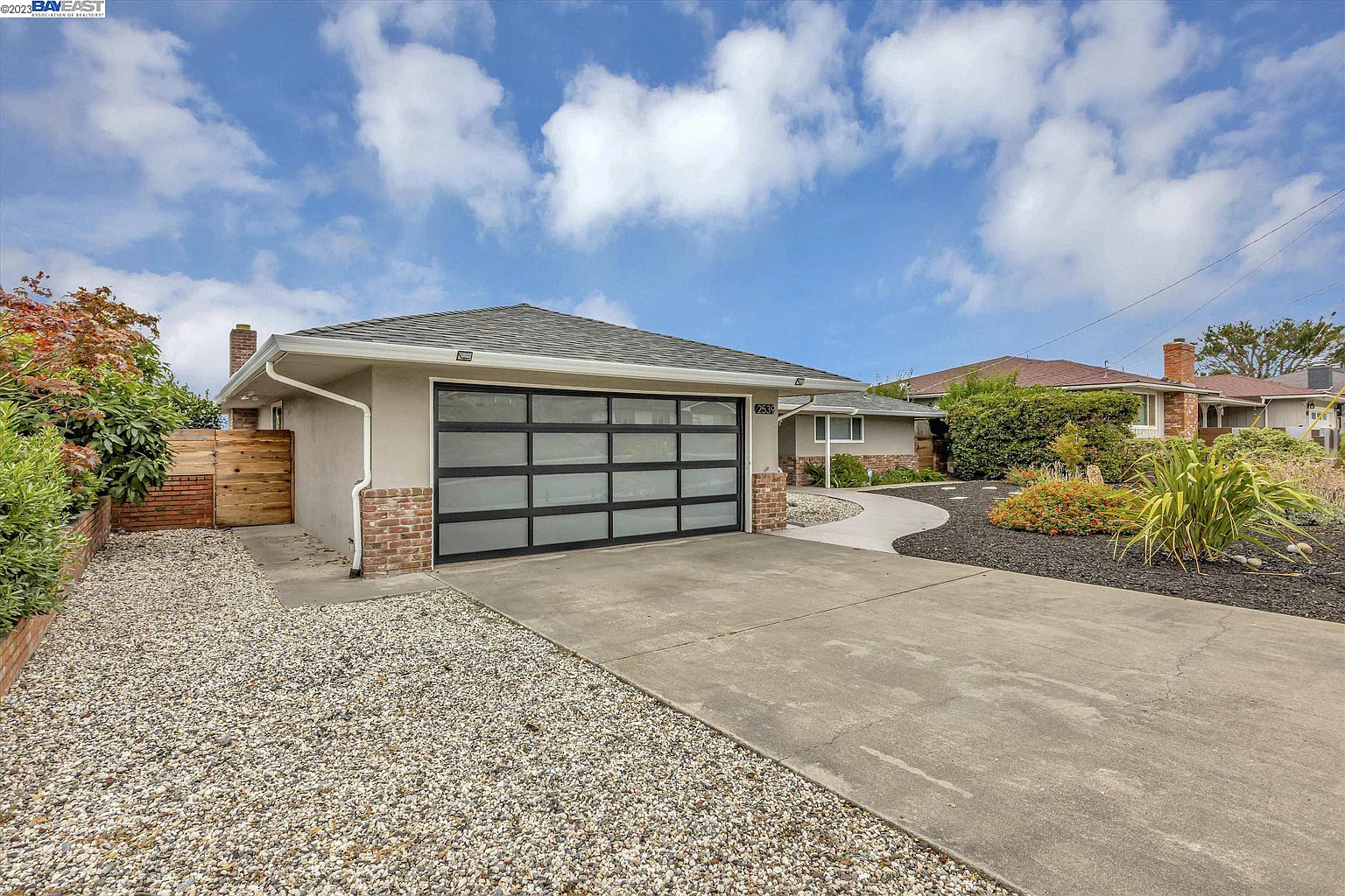 2539 Marineview Dr photo 1