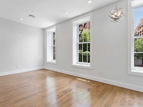 3rd image of 11 Old Fulton St #4