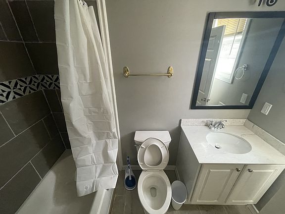 2nd image of 806 E 38th St #1