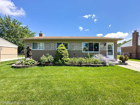 35454 Simon Dr, Clinton Township, MI 48035